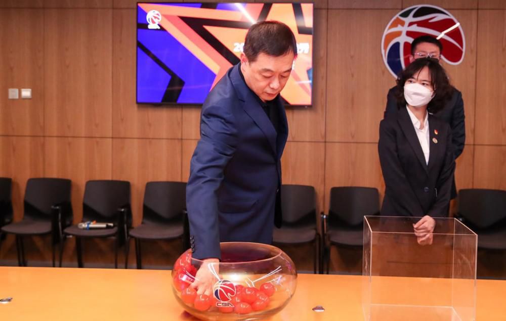 伊布说道：“我非常感激能够加入红鸟和米兰，并担任这些重要且有影响力的职位，红鸟与世界上一些最伟大的运动员、团队和商界人士合作，创建了有意义和影响力的企业，我期待着为他们在体育、媒体和娱乐领域的投资活动做出贡献。